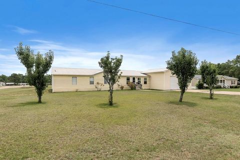 Mobile Home For Sale - 195 Hazel Drive<br/> Headland, AL 36345