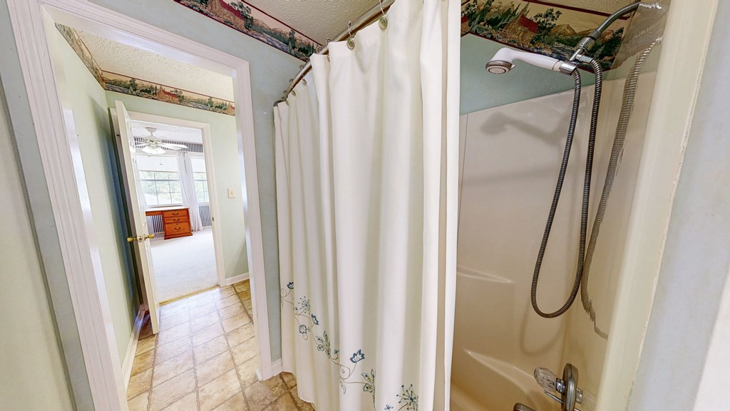 Eufaula, Alabama 36027, United States, 3 Bedrooms Bedrooms, ,3 BathroomsBathrooms,Residential,Active,164296