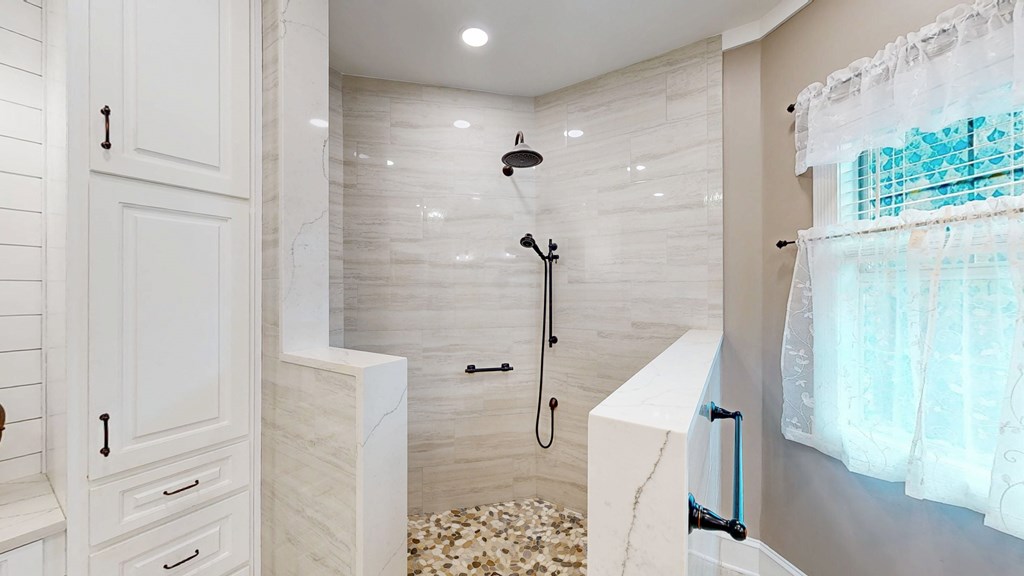 Eufaula, Alabama 36027, United States, 3 Bedrooms Bedrooms, ,3 BathroomsBathrooms,Residential,Active,164296