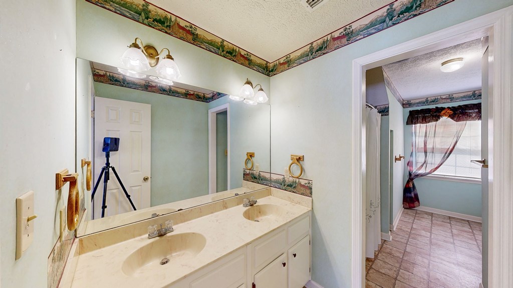 Eufaula, Alabama 36027, United States, 3 Bedrooms Bedrooms, ,3 BathroomsBathrooms,Residential,Active,164296