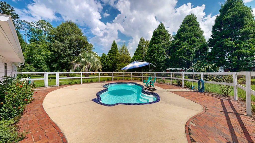 Eufaula, Alabama 36027, United States, 3 Bedrooms Bedrooms, ,3 BathroomsBathrooms,Residential,Active,164296