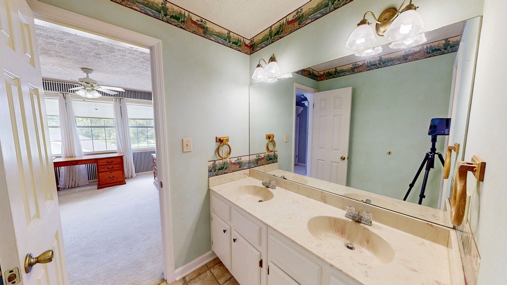 Eufaula, Alabama 36027, United States, 3 Bedrooms Bedrooms, ,3 BathroomsBathrooms,Residential,Active,164296