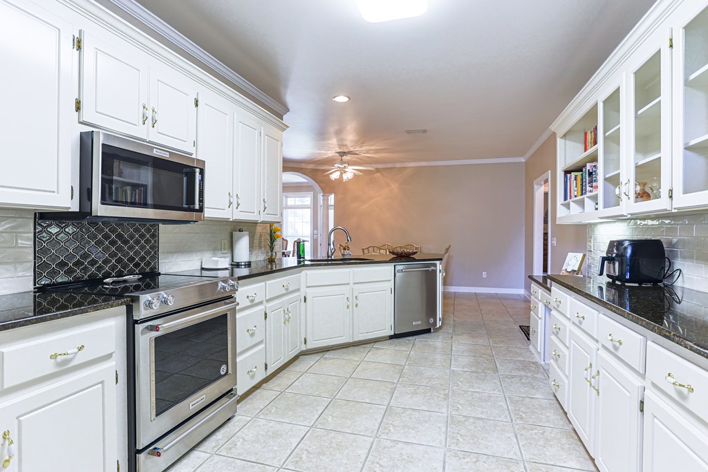 323 Stonegate Dr, Dothan, Alabama image 33