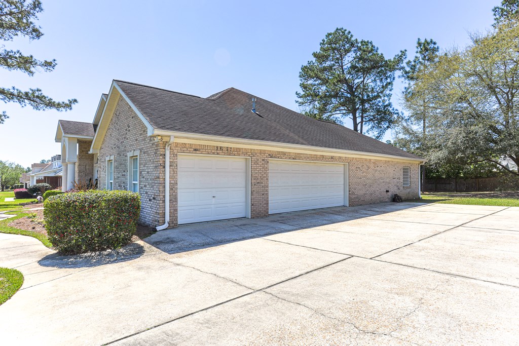 323 Stonegate Dr, Dothan, Alabama image 5