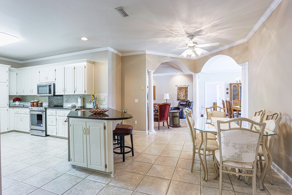 323 Stonegate Dr, Dothan, Alabama image 32