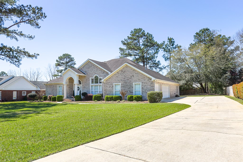 323 Stonegate Dr, Dothan, Alabama image 4