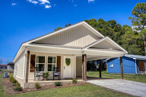 Homes For Sale - 1204 W Pine Ave<br/> Geneva, AL 36340