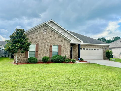 Homes For Sale - 102 Middlebury Court<br/> Dothan, AL 36301