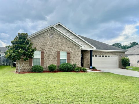 Homes For Sale - 102 Middlebury Court<br/> Dothan, AL 36301