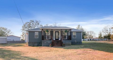 Homes For Sale - 128 Pine Street<br/> Houston County, Gordon, AL 36343