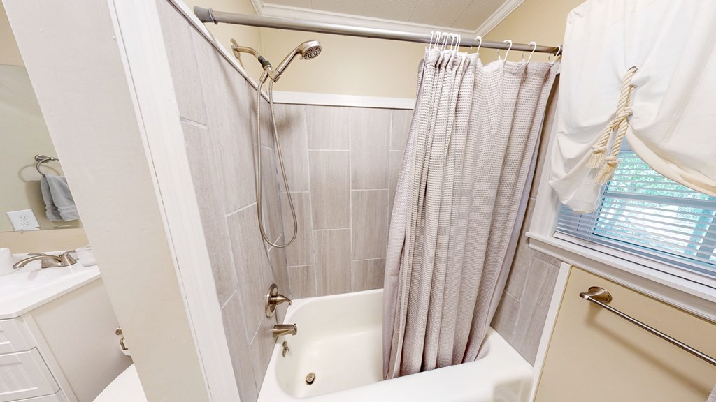 Dothan, Alabama 36301, United States, 2 Bedrooms Bedrooms, ,1 BathroomBathrooms,Residential,Pending,111162