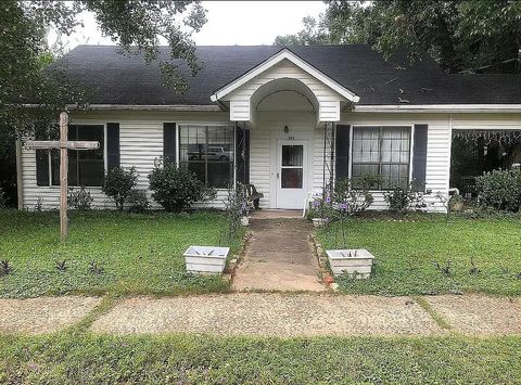 Homes For Sale - 566 Newton Ave<br/> Ozark, AL 36360