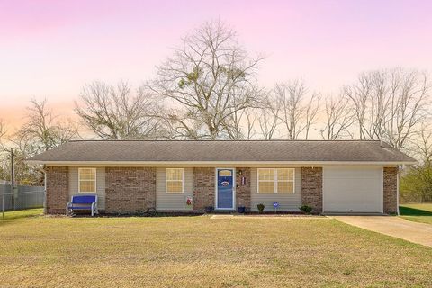 Homes For Sale - 737 County Road 49<br/> Slocomb, AL 36375