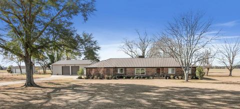 Homes For Sale - 4200 S County Road 83<br/> Headland, AL 36345