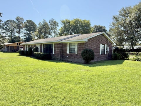 Homes For Sale - 613 W Spring Ave<br/> Geneva, AL 36340