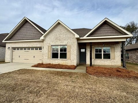 Homes For Sale - 106 Cabrio Way<br/> Headland, AL 36345