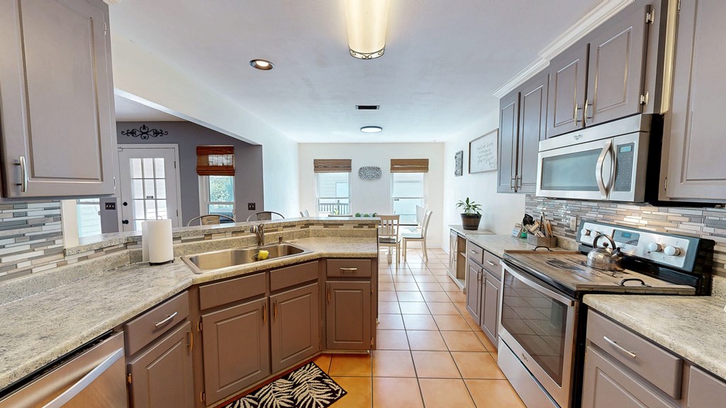 Dothan, Alabama 36305, United States, 3 Bedrooms Bedrooms, ,2 BathroomsBathrooms,Residential,Pending,203495