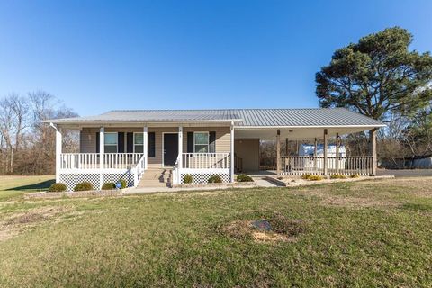 Homes For Sale - 515 Horseshoe Bend<br/> Scottsboro, AL 35769