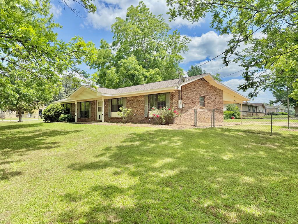 135 Springdale Road, Hartford, Alabama image 1