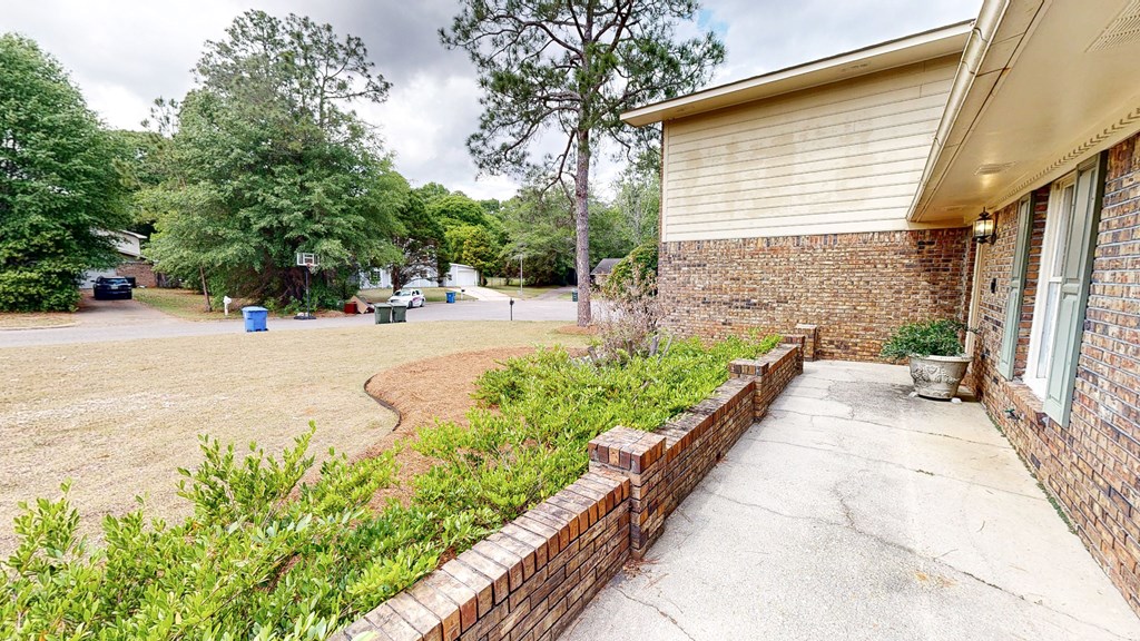 100 Larkspur Court, Dothan, Alabama image 2