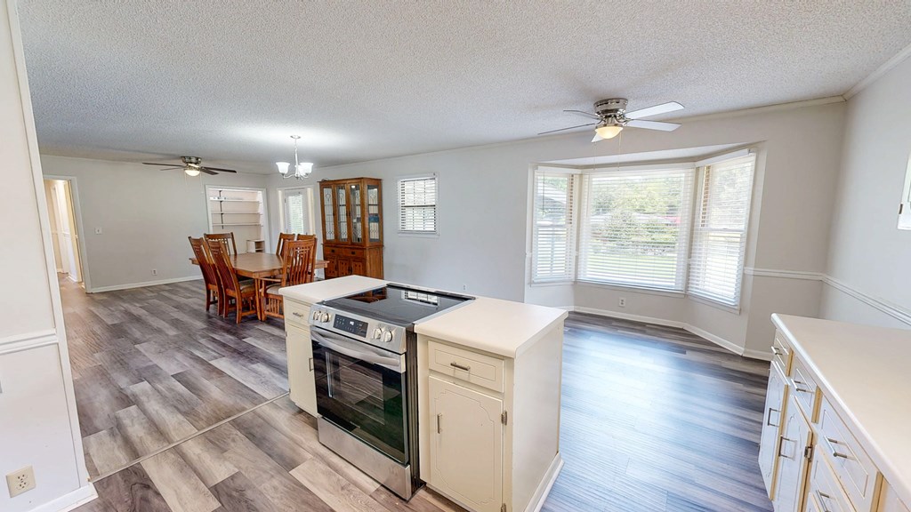 Dothan, Alabama 36301, United States, 3 Bedrooms Bedrooms, ,2 BathroomsBathrooms,Residential,Pending,152240