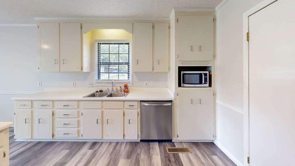 Dothan, Alabama 36301, United States, 3 Bedrooms Bedrooms, ,2 BathroomsBathrooms,Residential,Pending,152240