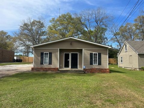 Homes For Rent - 1450 Hartford Hwy<br/> Dothan, AL 36301