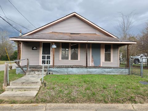 Apartment For Sale - 1207 E E Burdeshaw St<br/> Dothan, AL 36303