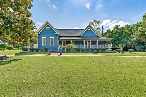 Homes For Sale - 221 S Live Oak St<br/> Geneva, AL 36340