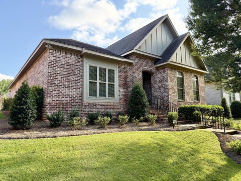 Homes For Sale - 207 Kelso Ln<br/> Dothan, AL 36305