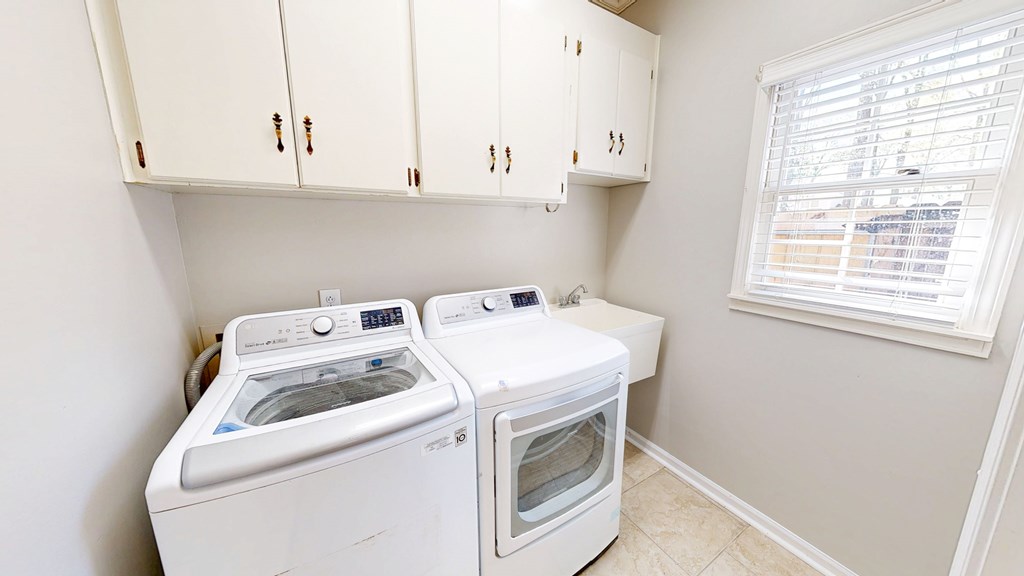 Dothan, Alabama 36303, United States, 4 Bedrooms Bedrooms, ,4 BathroomsBathrooms,Residential,Active,95745