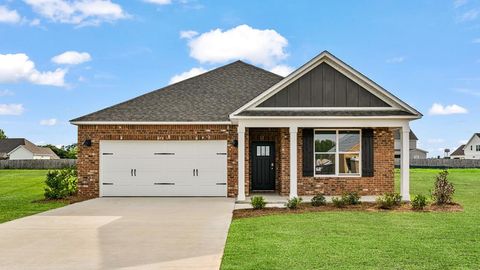 Homes For Sale - 107 Creekridge Street<br/> Henry County, Headland, AL 36345