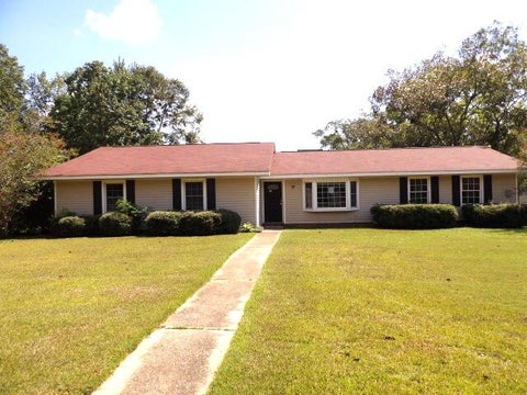 Homes For Sale - 106 Auburn Drive<br/> Enterprise, AL 36330