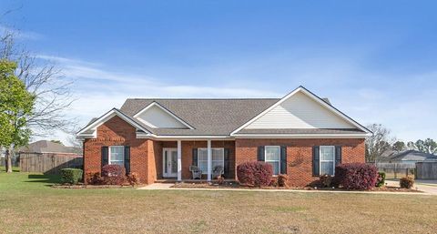 Homes For Sale - 711 Strickland Rd<br/> Headland, AL 36345