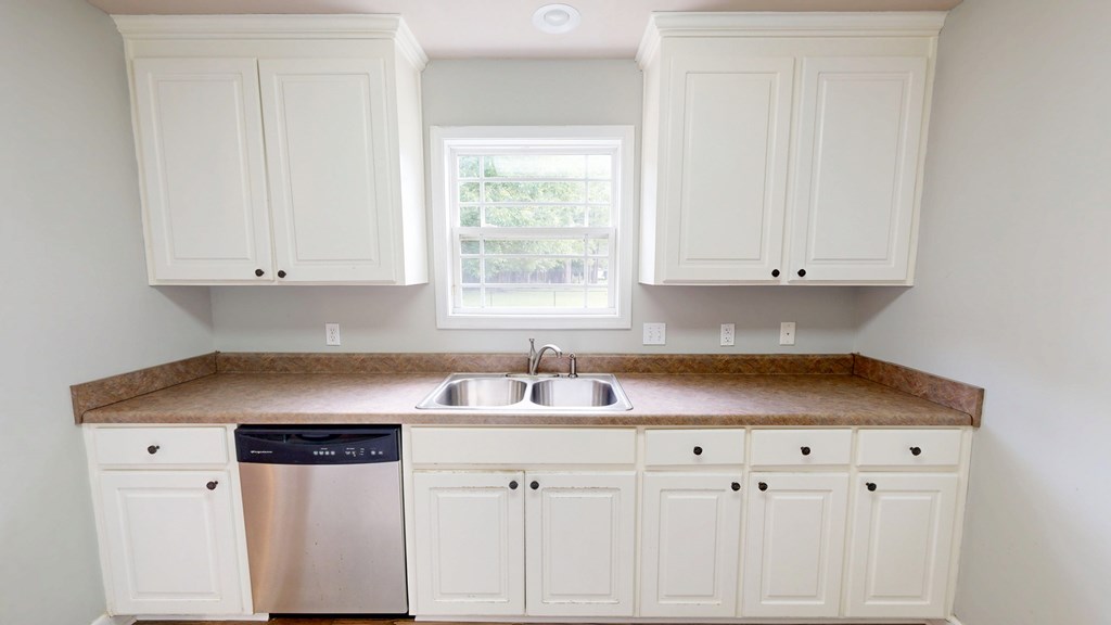 Dothan, Alabama 36301, United States, 3 Bedrooms Bedrooms, ,2 BathroomsBathrooms,Residential,Pending,142097