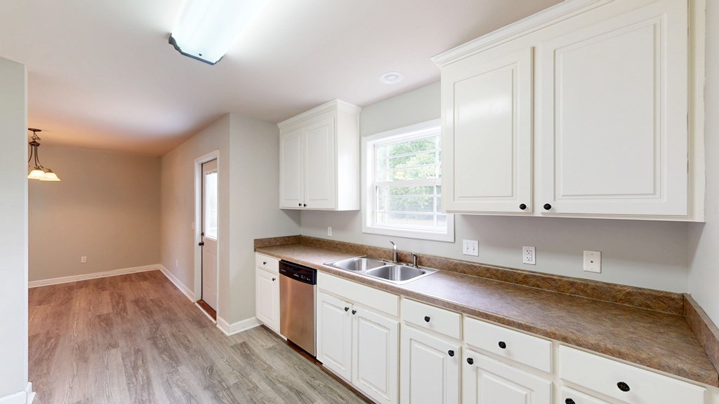 Dothan, Alabama 36301, United States, 3 Bedrooms Bedrooms, ,2 BathroomsBathrooms,Residential,Pending,142097