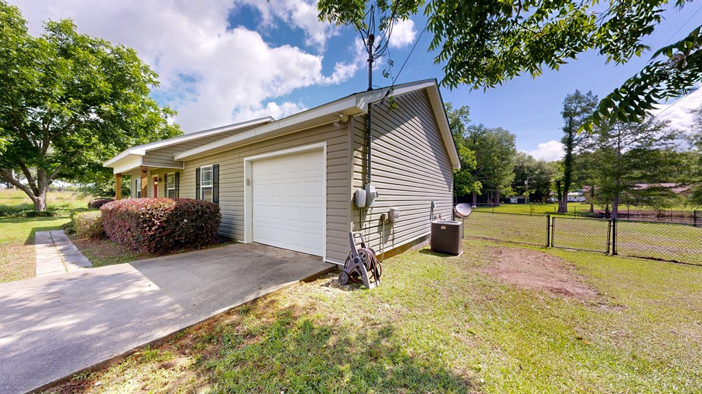 Dothan, Alabama 36301, United States, 3 Bedrooms Bedrooms, ,2 BathroomsBathrooms,Residential,Pending,142097