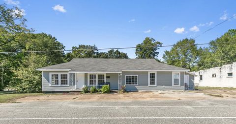 Homes For Sale - 418 S Main St<br/> Headland, AL 36345