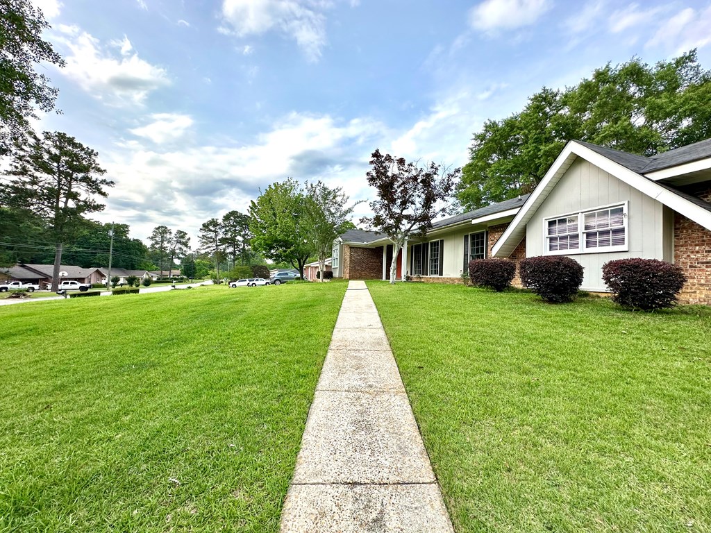 1317 Cambridge Rd, Dothan, Alabama image 2