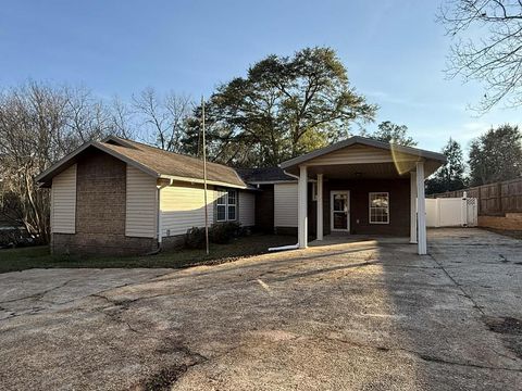 Homes For Sale - 905 W College Street<br/> Coffee County, Enterprise, AL 36330
