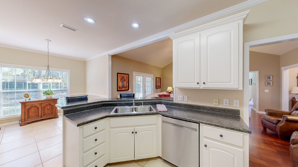 Dothan, Alabama 36301, United States, 3 Bedrooms Bedrooms, ,2 BathroomsBathrooms,Residential,Pending,245886