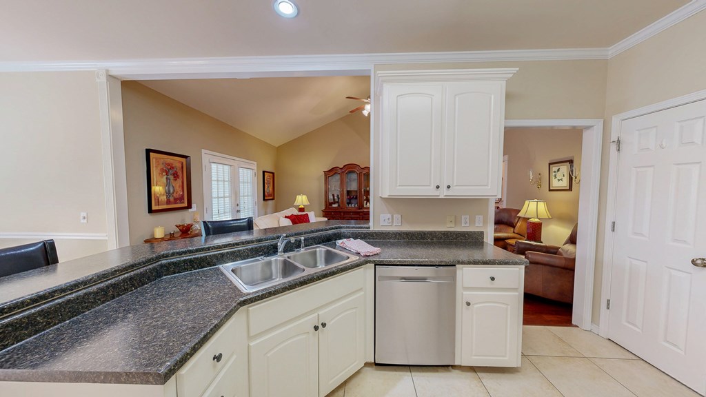 Dothan, Alabama 36301, United States, 3 Bedrooms Bedrooms, ,2 BathroomsBathrooms,Residential,Pending,245886