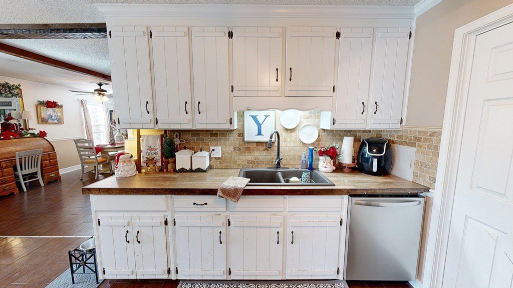 Dothan, Alabama 36301, United States, 3 Bedrooms Bedrooms, ,2 BathroomsBathrooms,Residential,Pending,9712