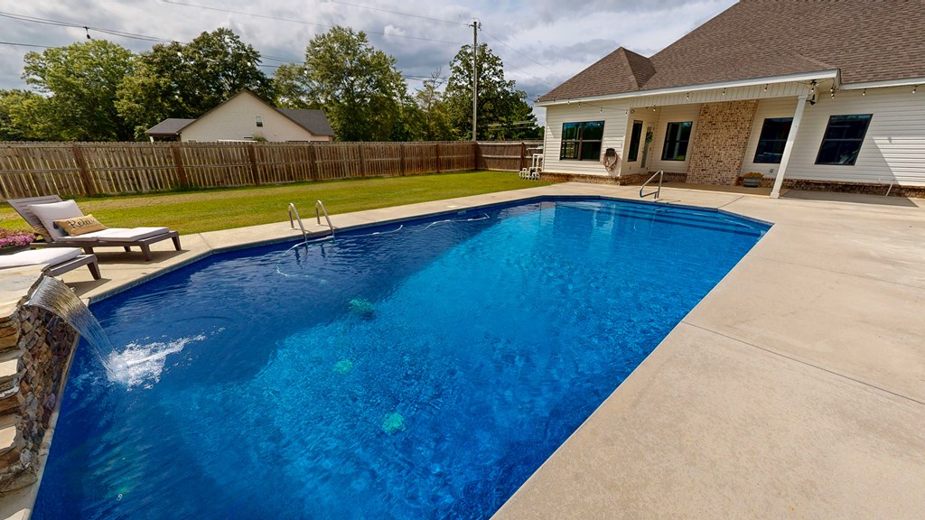 Dothan, Alabama 36301, United States, 4 Bedrooms Bedrooms, ,3 BathroomsBathrooms,Residential,Pending,189300