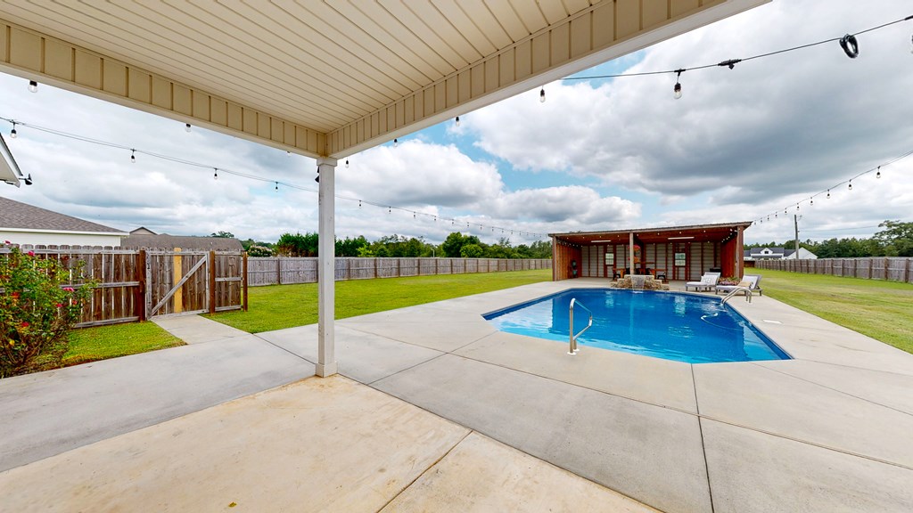 Dothan, Alabama 36301, United States, 4 Bedrooms Bedrooms, ,3 BathroomsBathrooms,Residential,Pending,189300