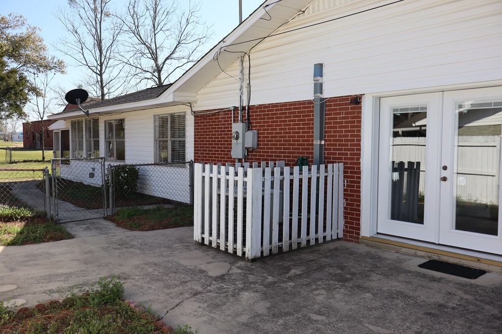 905 Field Street, Hartford, Alabama image 2