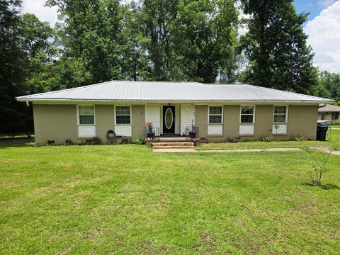 Homes For Sale - 127 Peters Circle<br/> Ozark, AL 36360