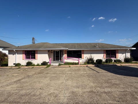 Homes For Rent - 1422 Westgate Pkwy<br/> Dothan, AL 36303