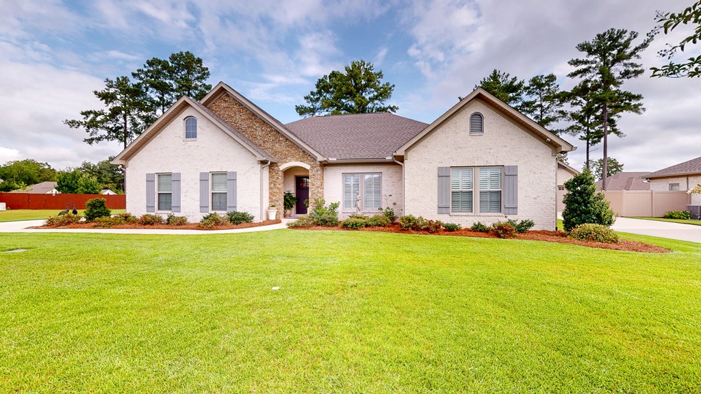 Dothan, Alabama 36305, United States, 4 Bedrooms Bedrooms, ,3 BathroomsBathrooms,Residential,Pending,188156