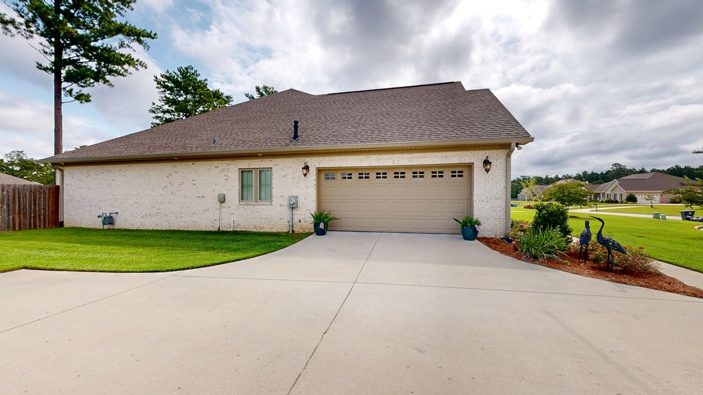 Dothan, Alabama 36305, United States, 4 Bedrooms Bedrooms, ,3 BathroomsBathrooms,Residential,Pending,188156